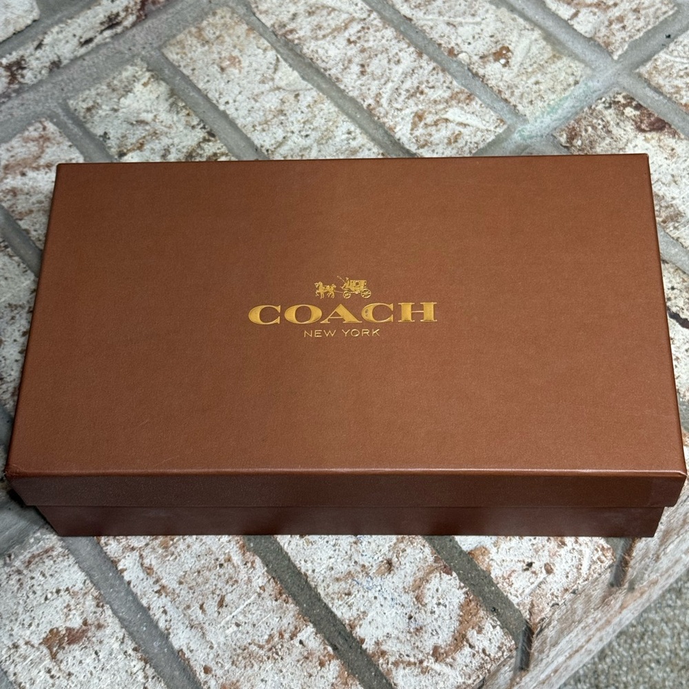 Coach Black Patent Leather Kitten Heels Pointed Toe Size 8.5 Brand New in Box - Picture 8 of 8